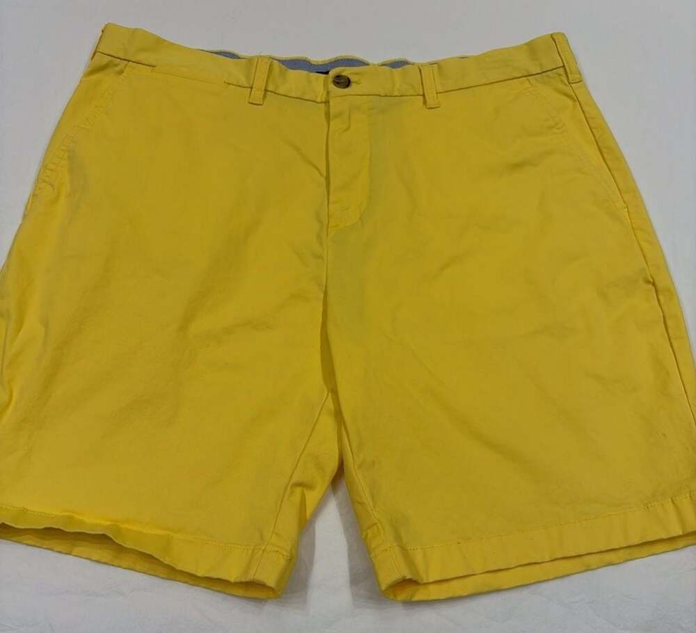 Tommy Hilfiger Men's Classic Fit Yellow Cotton Chino Shorts Size 38